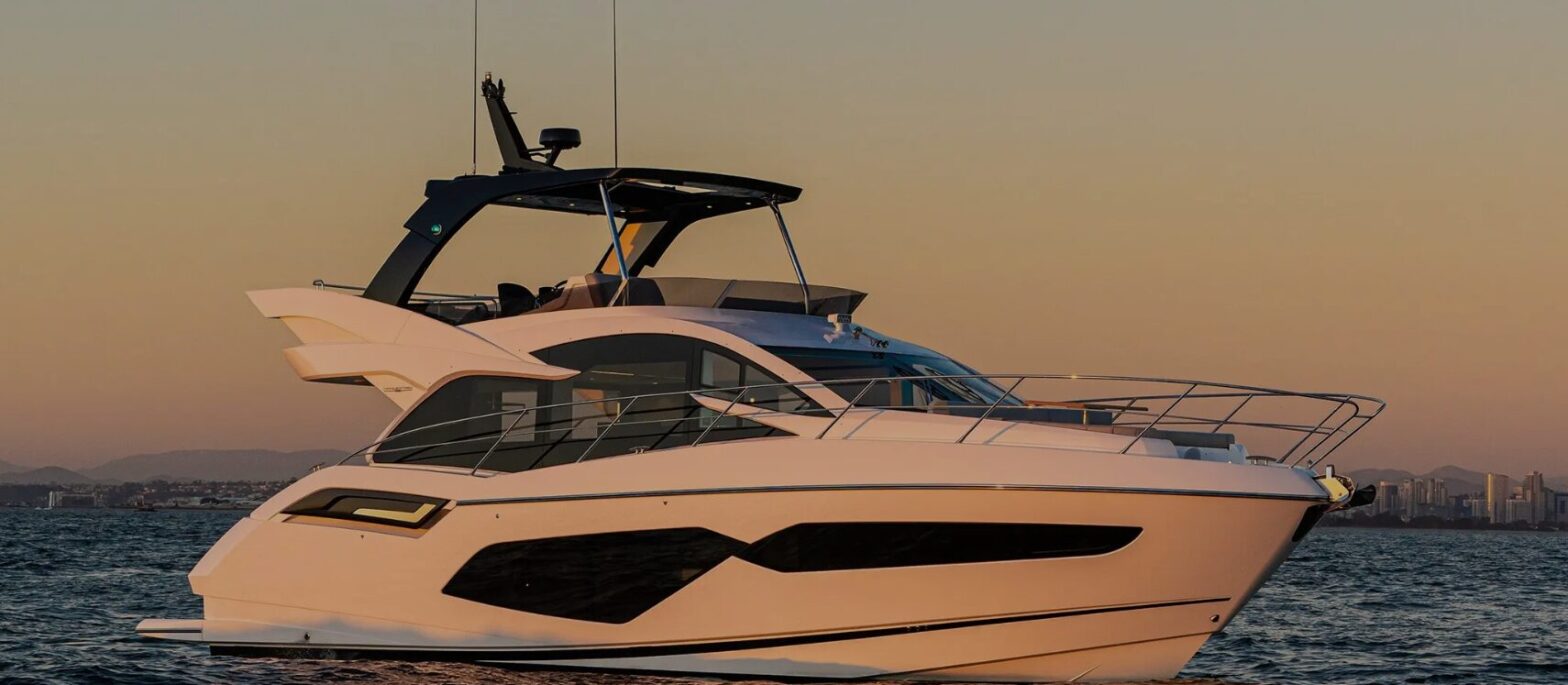 優げれの海上の浮かぶSunseeker